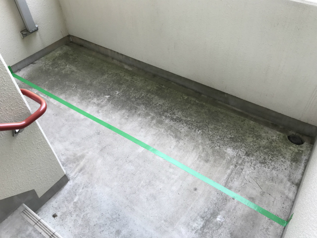 ハイツ階段フロア施工前